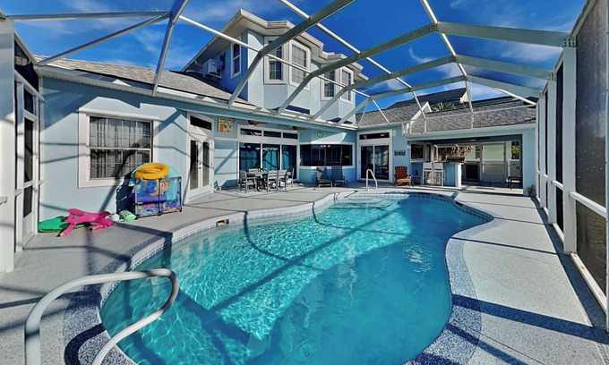 Painters Walk Casa | Luxury Home with Water Views, Private Pool+ Outdoor Bar + Grill