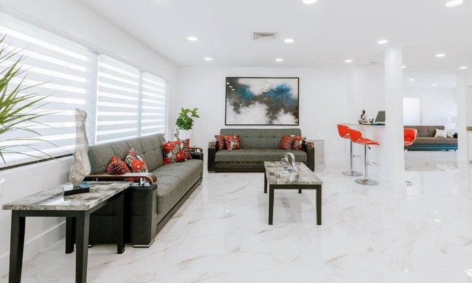 Hillcrest Casa | Luxury House in Hollywood