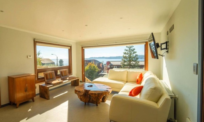 Puerto Varas Casa | Luxury House Playa Hermosa - BBQ Jacuzzi Parking Wifi