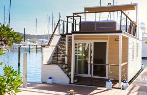 Piran Casa | Luxury Houseboat Lavender