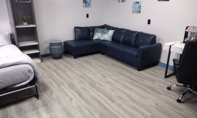 Oshkosh Apartamento | Luxury In A Quaint Little Package