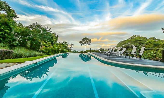 Dominicalito Villa | Villa privada en la jungla, con vista al mar, piscina infinita, vida silvestre y aire acondicionado