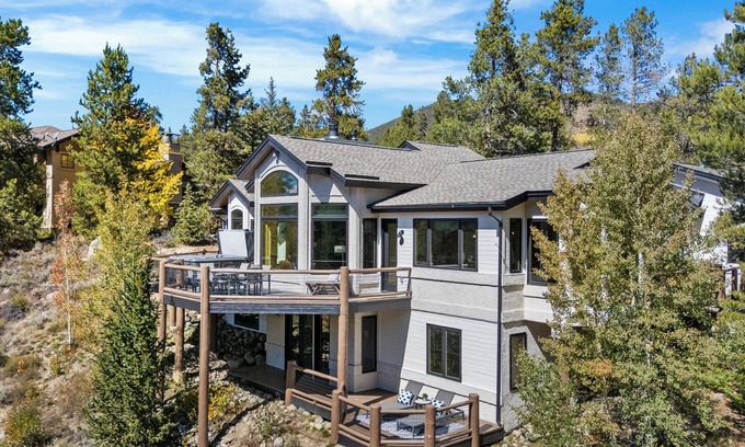 Elk Crossing Casa | Luxury Keystone River House w/ Hot tub & Mtn Views