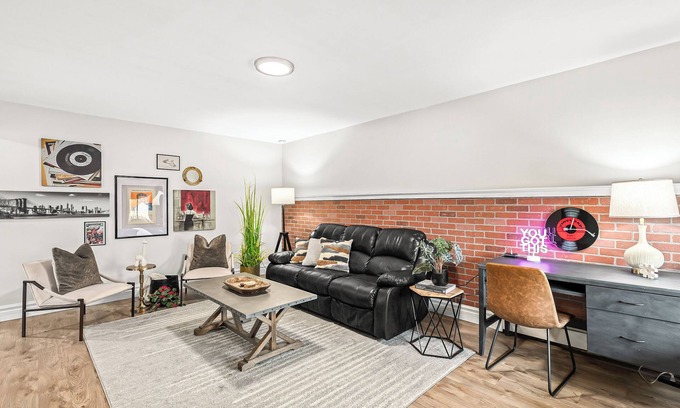 Mount Clemens Apartamento | Luxury King Suite | Newly Renovated in Mt. Clemens