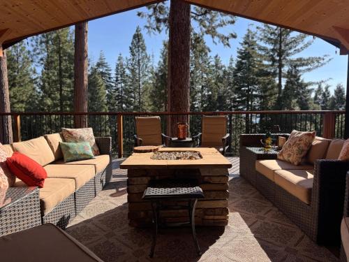 Lake Almanor Country Club Casa | Luxury Lake Almanor Cabin Covered Deck & Views