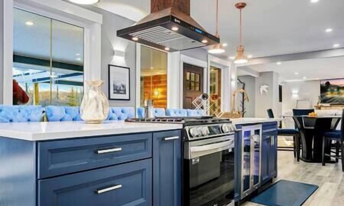 Bryant Pond Casa | Luxury Lake Chalet Beach, Hot Tub & Firepit