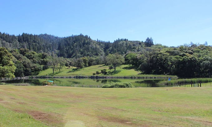Dos Rios Casa | Suite de lujo en el lago con golf y disc golf en las montañas de Mendocino. Wifi
