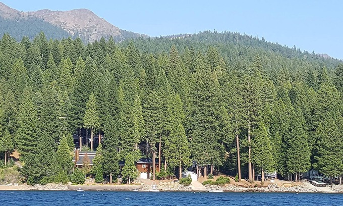 East Shore Casa | Propiedad de lujo frente al lago - 222 pies de frente al lago