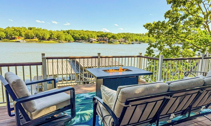 Gravois Mills Casa | Luxury Lakefront 5Bed/4Bath/Dock/Hot Tub/Kayaks/Firepit-Sleeps 13 Great Quiet Cove