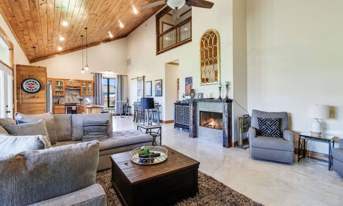 Milton Casa | Luxury Living - Barndominium