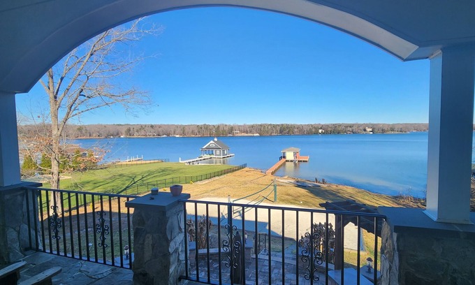 Mineral Casa | luxury living on Lake Anna! volleyball, outdoor kitchen, waterfront, firepit