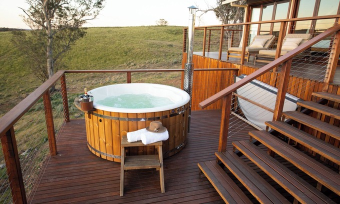 Capertee Casa | Luxury Lodge near Blue Mountains, Stunning, Spacious, mountain and river access
