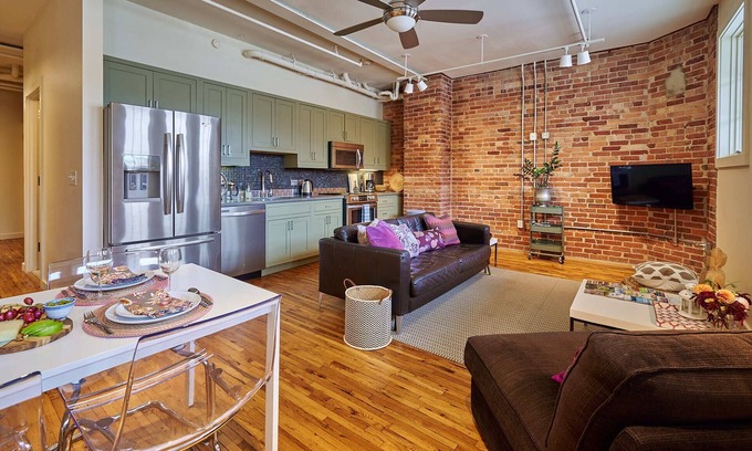 Downtown Asheville Apartamento | Loft de lujo en el centro de Asheville: elegante, céntrico, en medio de toda la diversión.