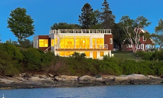Peaks Island Casa | Luxury Maine Living on Peaks Island at Water's Edge