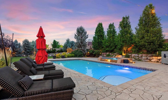 Draper Casa | Luxury Mansion *Sleeps 20 *Pool *SportCrt *Theater