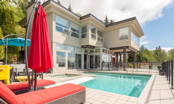 West Vancouver Casa | Mansión de lujo con piscina / bañera de hidromasaje, vistas a la ciudad y al océano