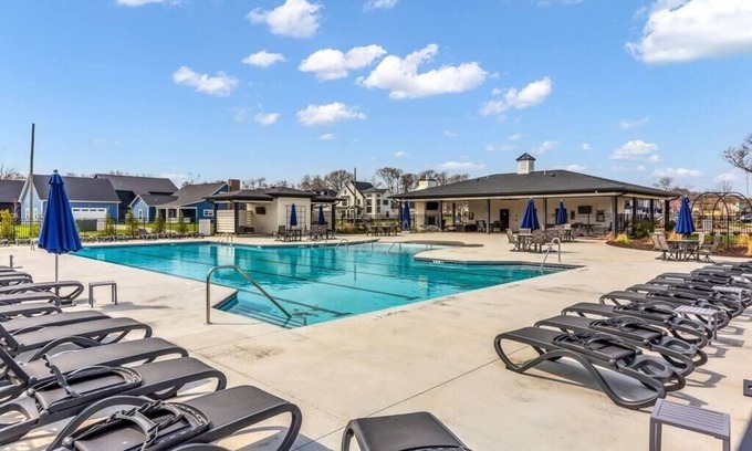 Murfreesboro Casa | Luxury Massive Townhome, Pool, Elevator, Amenities