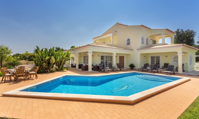 Montes de Alvor Villa | Encantador y exquisitamente amueblado villa mediterránea con piscina en Alvor
