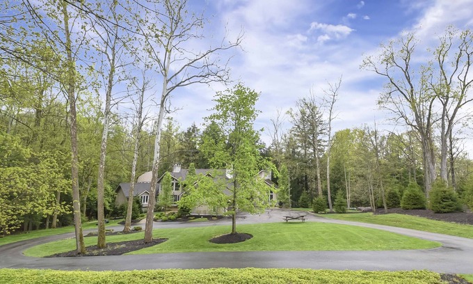 Hunting Valley Casa | Luxury meets nature in this breathtaking 5-bedroom country chateau