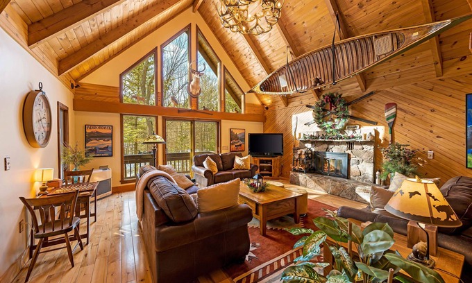 Wilmington Casa | Luxury meets Rustic- Beautiful Lodge 1.9 miles from Whiteface-EV charger