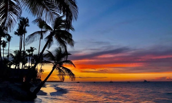 Golden Glades Casa | Luxury Miami Villa with Pool