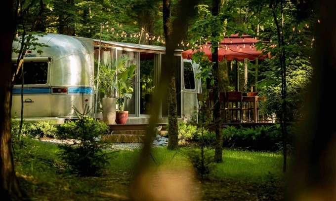Newtonville Cabina | Luxury, modern AIRSTREAM at June Farms!