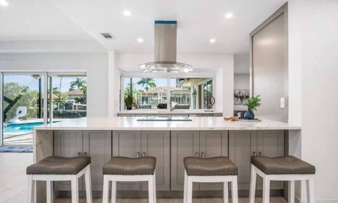 Marco Island Villa | Luxury Modern Waterfront 3 BR/ 8 guest Villa W/ Pool, Stunning View, 5 Min-Beach