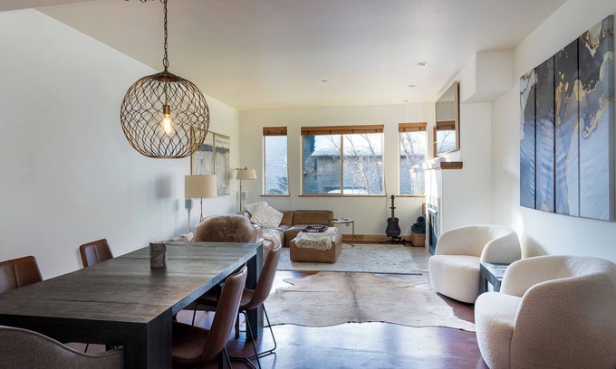 Warm Springs Casa | Luxury Mtn Modern Home in Sun Valley / Ketchum-3 min to Ski + Downtown