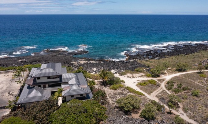 Kailua-Kona Casa | Luxury Oceanfront Estate