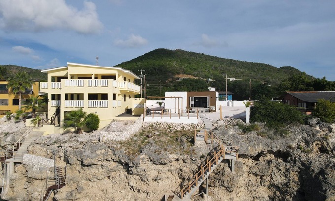 Lagun Casa | Luxury Oceanfront Retreat with Panoramic Views and Modern Comforts