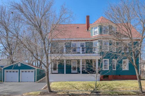 Rosemont Apartamento | Luxury on Back Cove - Three Gables