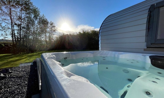 Llangadog Cabina | Luxury Pod with Hot tub and Large Private Garden
