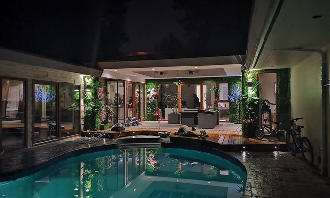 Crescent Beach Casa | Luxury Pool House Getaway Beachside ResortLike