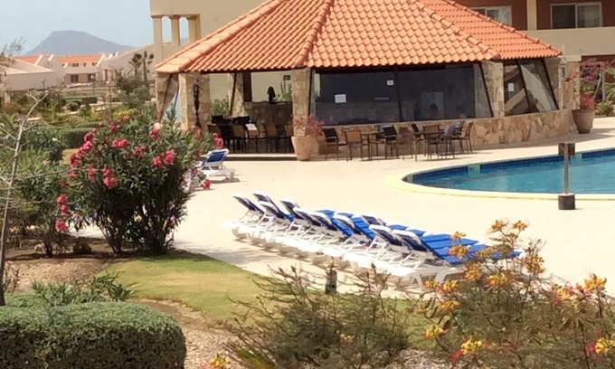 Santa Maria Apartamento | Apartamento de lujo junto a la piscina en la playa de Ponta Preta.