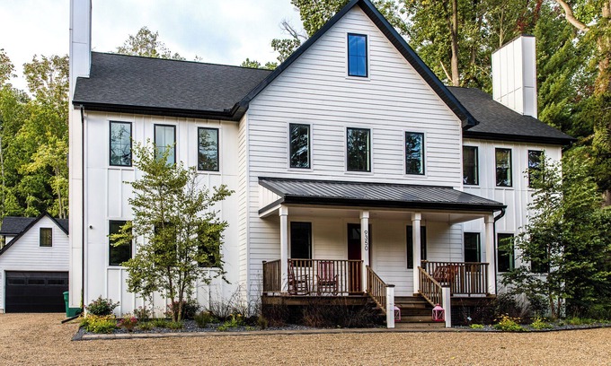Lakeside Casa | Luxury, Private Pool, 1500 FT To Beach, Hot Tub, Guest House