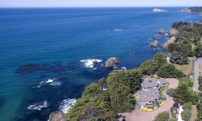 Gualala Villa | Luxury Private Waterfront Estate w/ Beach Access!