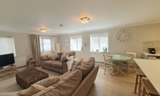 Boscombe Apartamento | 50 mansiones de Burlington. Piso de lujo de 2 dormitorios / baño cerca de la playa y comodidades