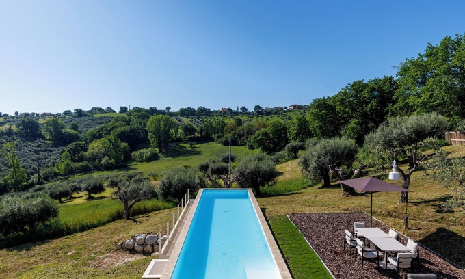Colle San Valentino Villa | Luxury Retreat - dream pool