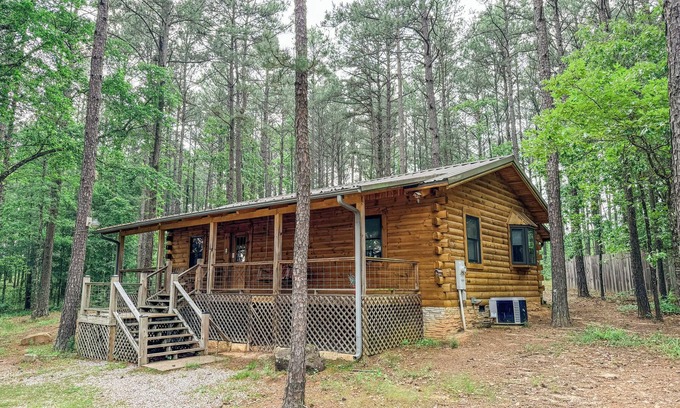 Bismarck Cabina | Luxury Retreat, Private Hot Tub, Romantic Getaway