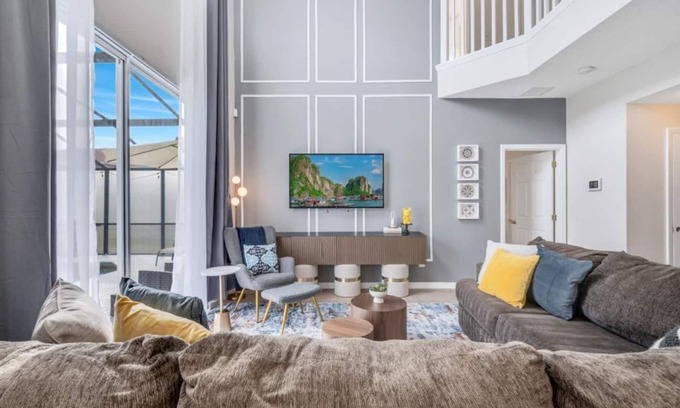 Solana Casa | Luxury Retreat w/ Heated Pool near Disney!