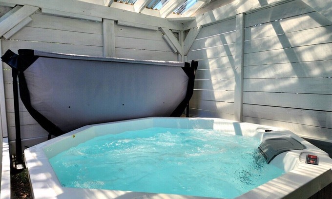 Quartier 5-4 Apartamento | Luxury Retreat with Hot Tub | EV Charger & Parking