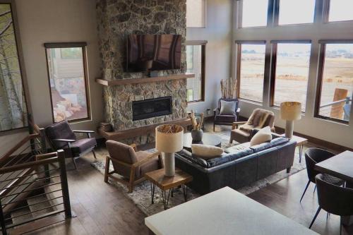 Eden Casa | Luxury Ridge Townhome
