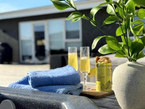 Mosfellsbaer Casa | Luxury row house in quiet area with infrared sauna and hot tub