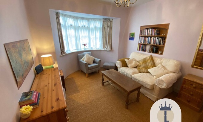 Hillingdon Villa | Luxury Self-contained Cottage