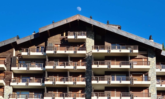 Nendaz Apartamento | Luxury Ski-In/Ski-out Duplex Apartment 50m to Ski Station. Close to Town centre.