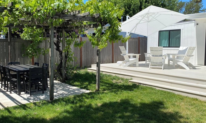 Sonoma Casa | Luxury Sonoma home with hot tub and beautiful deck and outdoor area