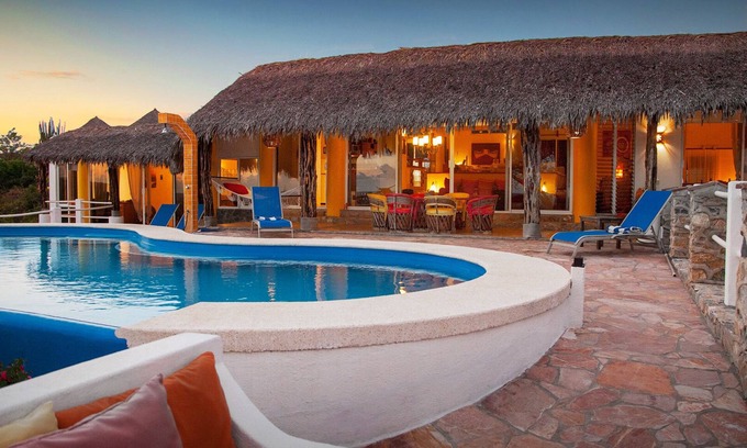 Salchi Villa | Lujo, espectaculares vistas y playa en una hermosa bahía de Huatulco. Piscina privada.