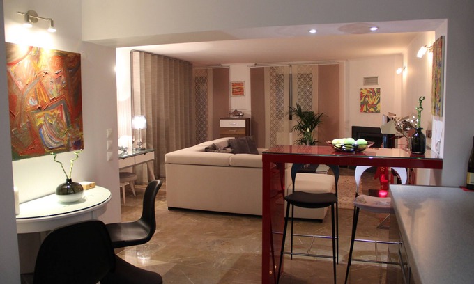 Panorama Apartamento | Estudio de lujo totalmente equipado con jardín privado situado en una zona tranquila.