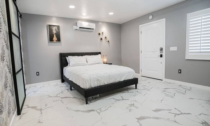 Yucaipa Condominio | Luxury Studio