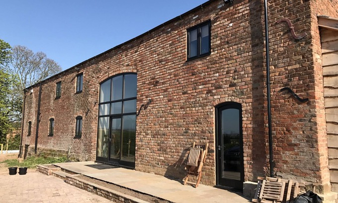 Wimbolds Trafford Casa | Luxury Stunning 5 Bed Barn Conversion Near Chester